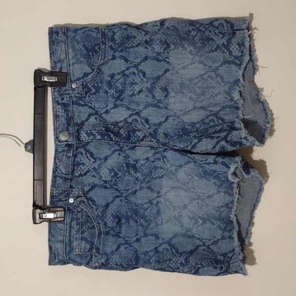 SEVEN 7 WEEKEND SHORT distressed blue shorts reptile snake skin print  size 14 - Picture 1 of 10